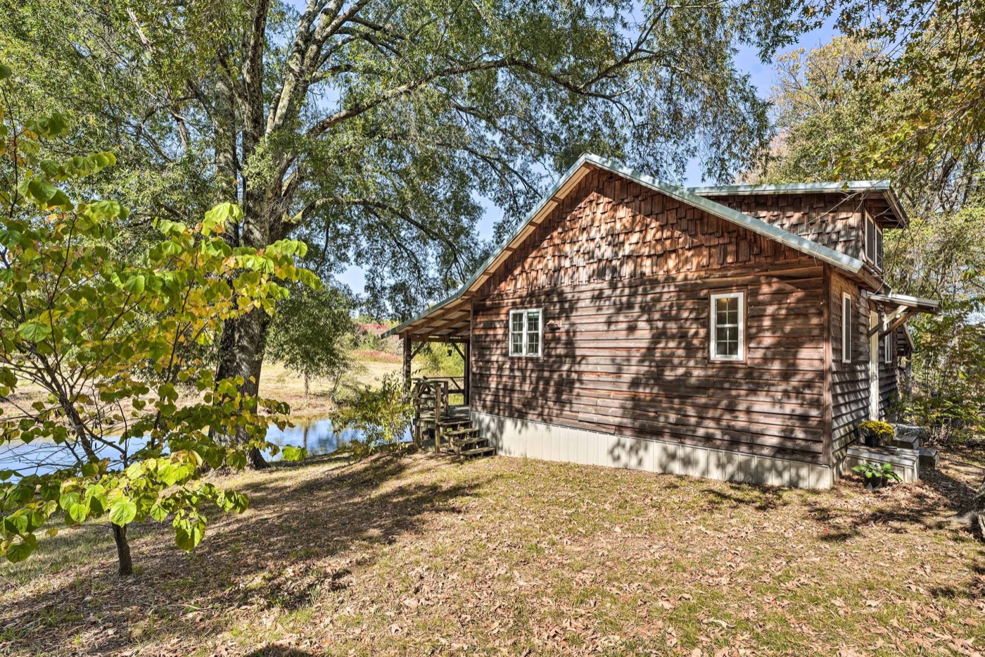 Cabin beside the pond among the trees